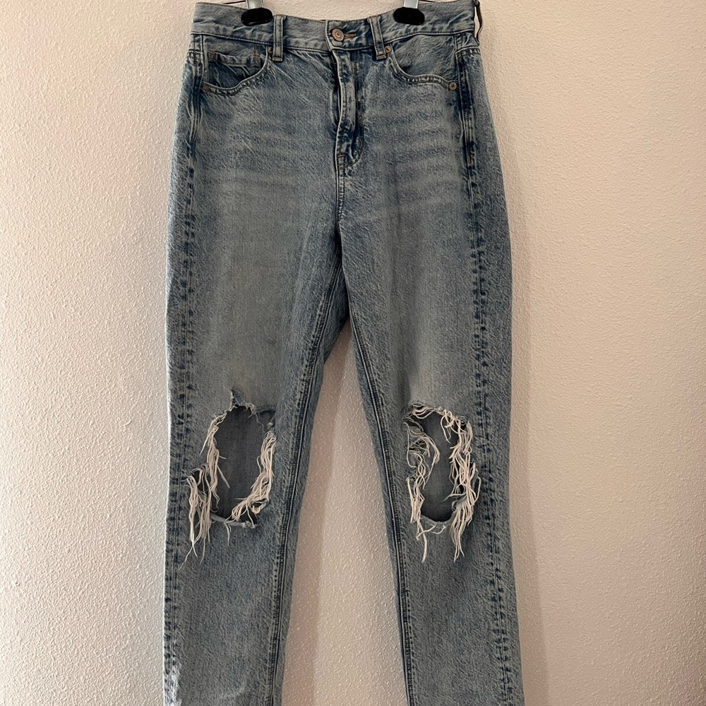 AMERICAN EAGLE
